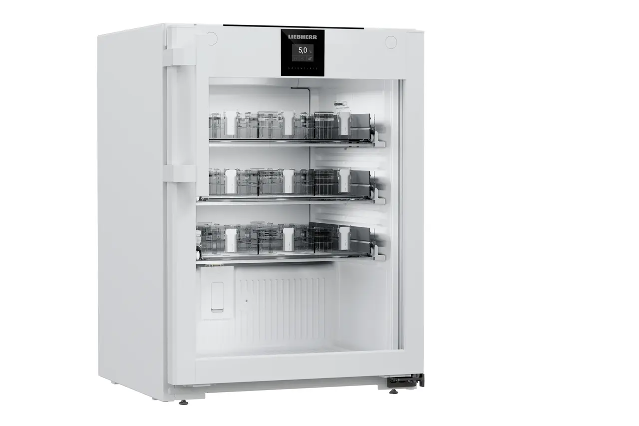 BPV GmbH - KS-201.066 - Liebherr Perfection Medikamentenkuehlschrank HMTvh 1511 H63 mit Schueben - schräg geschlossen