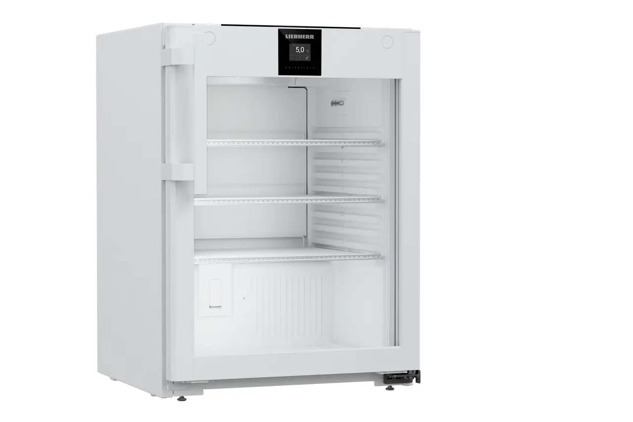 BPV GmbH - KS-201.065 - Liebherr Perfection Medikamentenkuehlschrank HMTvh 1511 - schräg geschlossen